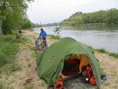 Camp direkt am Ufer der Donau