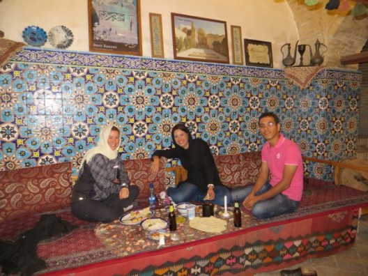 Im Restaurant mit Nazilla und Saeed