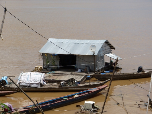 Haus auf dem Mekong