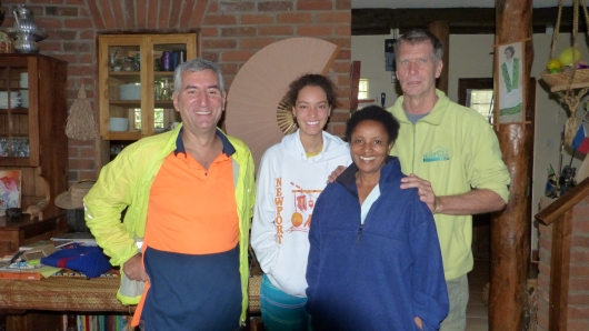 mit Eric, Bernice und Nashesha in Arusha